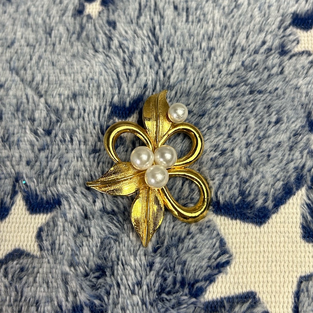 Gold Floral Brooch with Pearls